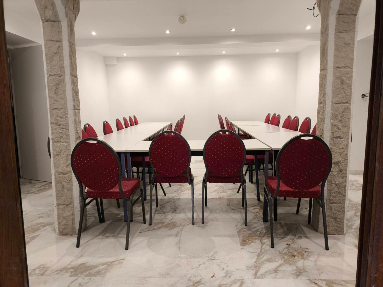 Hotel Des Arcades Реймс Екстериор снимка