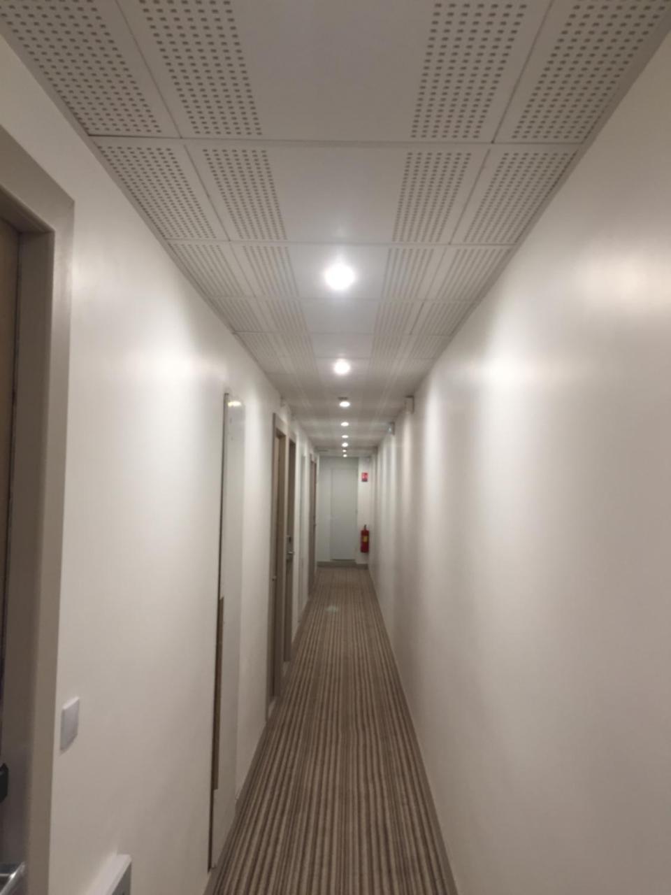 Hotel Des Arcades Реймс Екстериор снимка