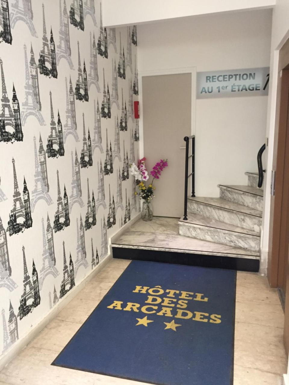 Hotel Des Arcades Реймс Екстериор снимка