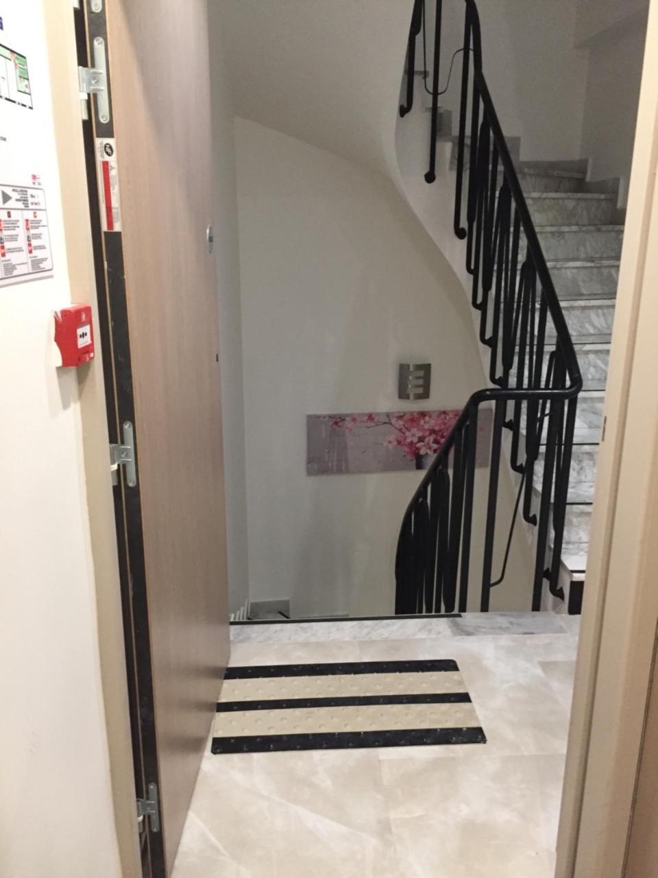 Hotel Des Arcades Реймс Екстериор снимка